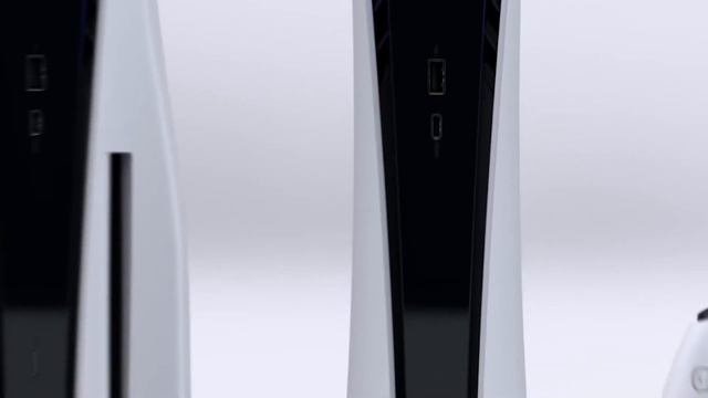PS5 DualSense Controller сравнение с DUALSHOK 4 PS4 в руках