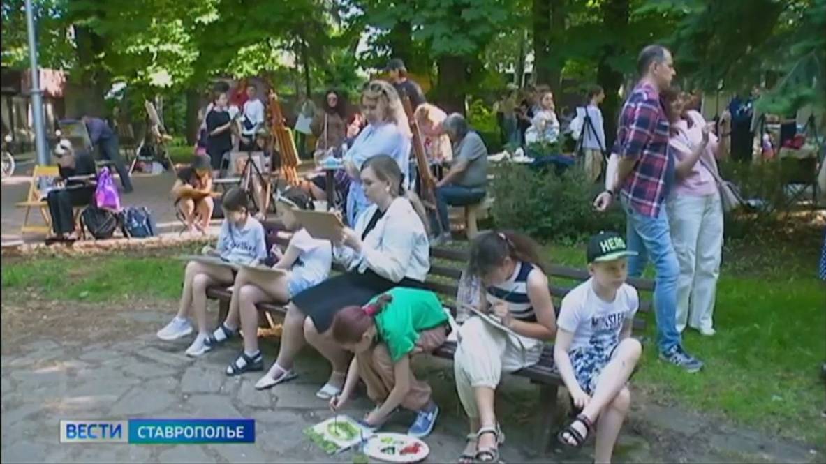 Сотни жителей и гостей Ставрополя захватил арт-пленэр «Белой акации»