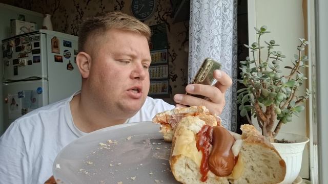 МУКБАНГ ХОТ-ДОГИ ГДЕ МЫ ОДЕВАЛИСЬ В 90-Х ГОДАХ?