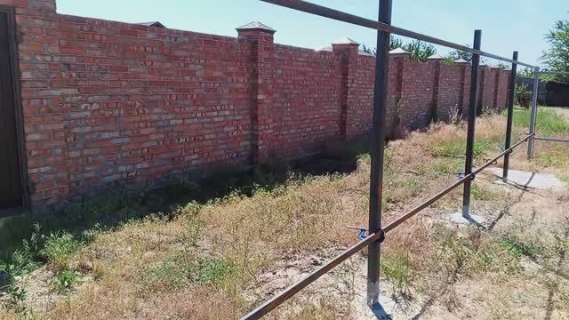 Приварили заказчику две поперечные к столбам .