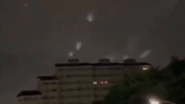 На днях аномальные световые огни, на огромной скорости, пролетели над австрийским городом.