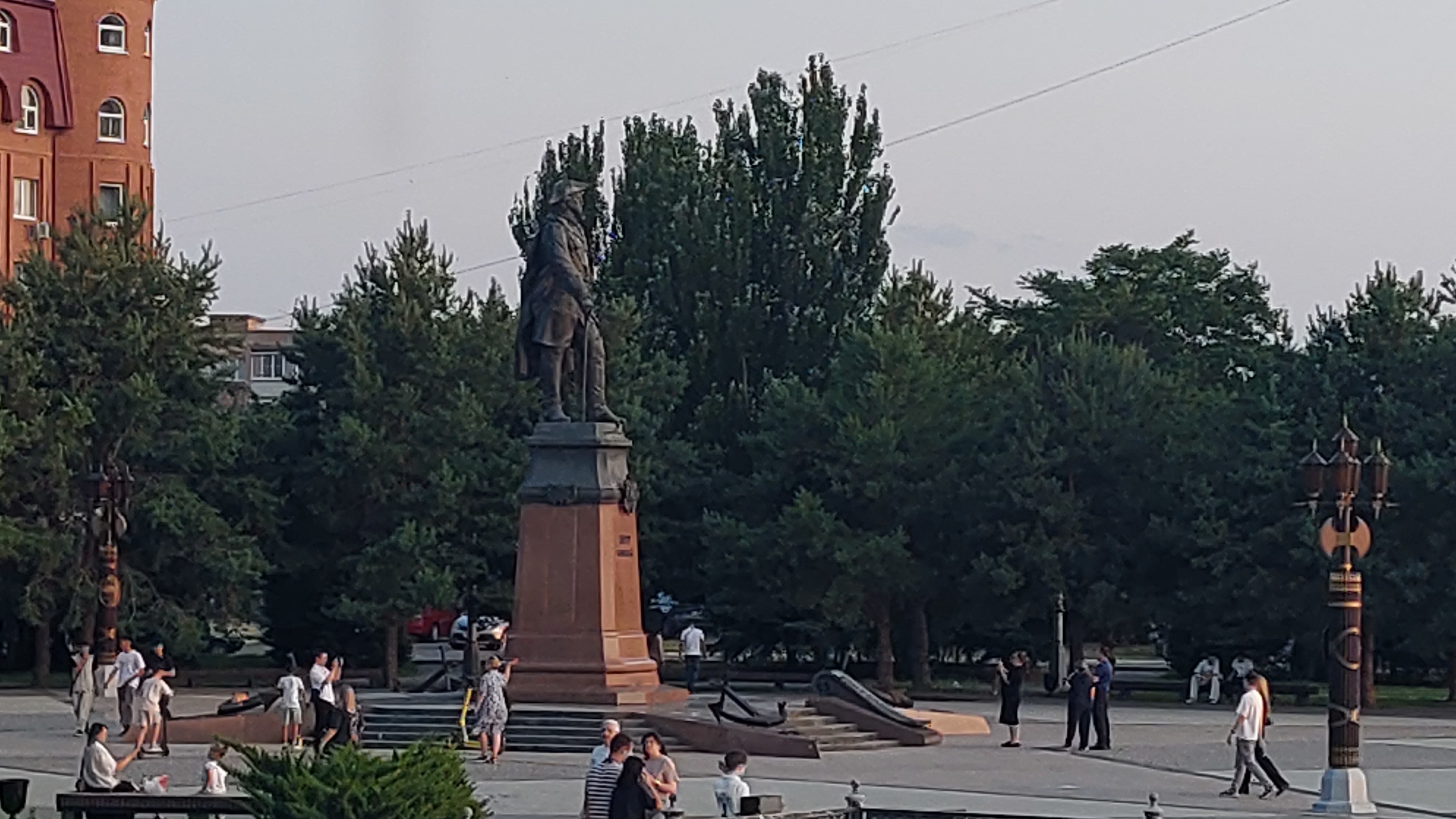 Луна и закат в Астрахани