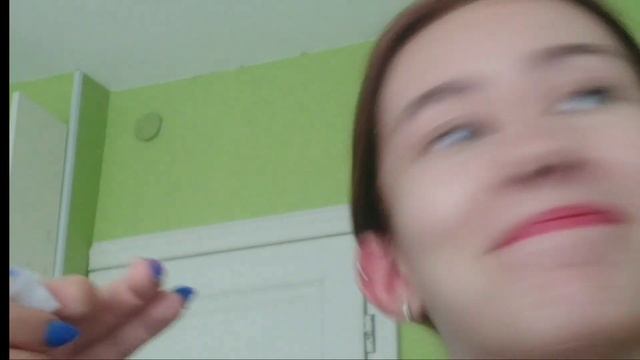 оторвала подруге ухо!!! проколола подруге ухо в двух ме