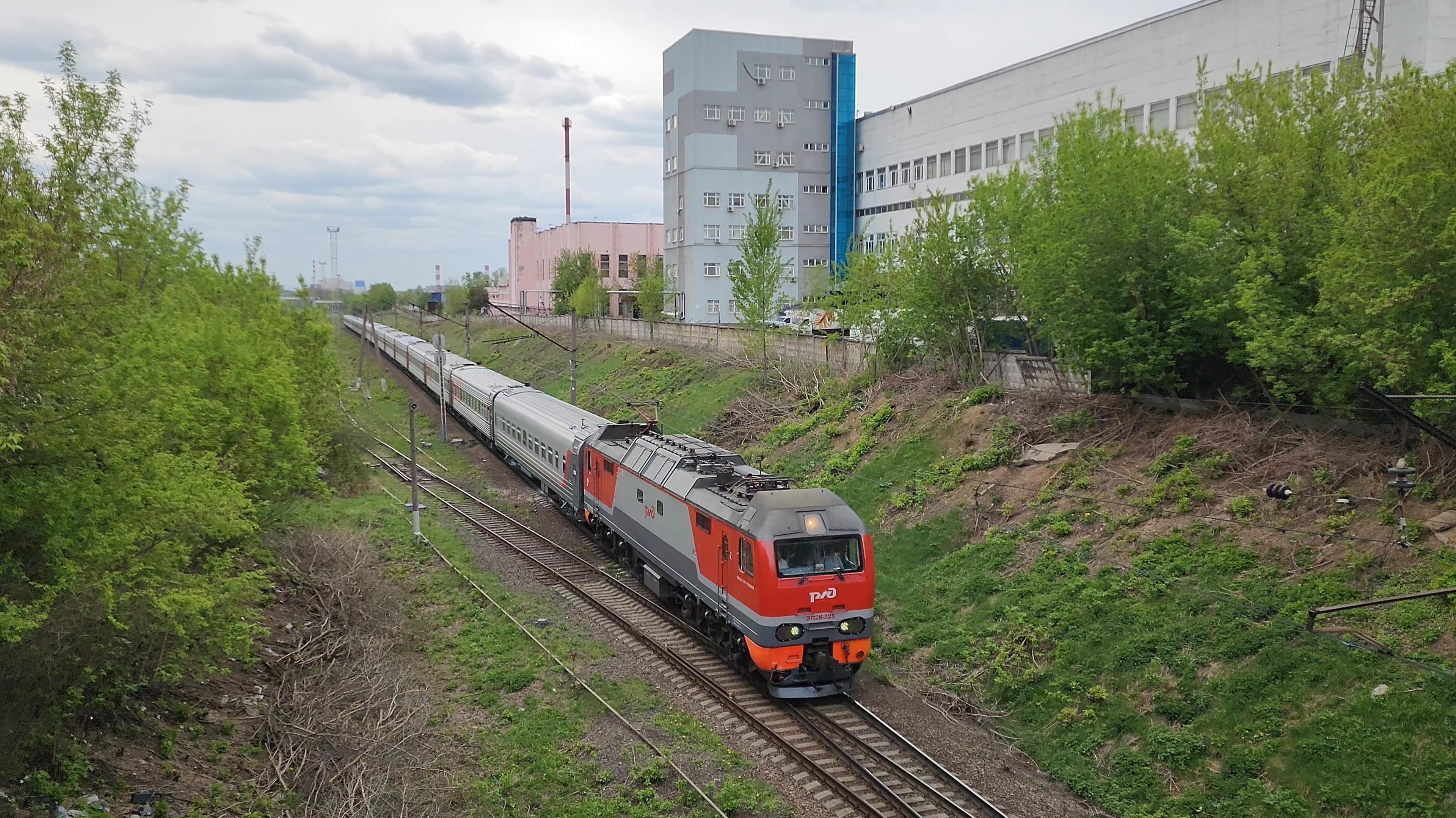 ЭП2К-325 с поездом №16 Волгоград–Москва | Чертаново