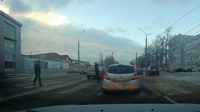 преимущество у пешехода?
