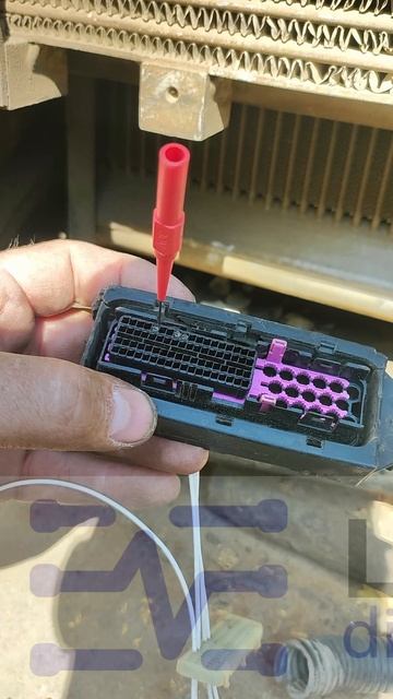 Распиновка иголкой мелких пинов на разъёме блока EDC-7. Суём в верхний правый угол!))