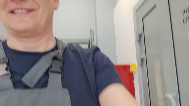 С набережной Кабардинки виден Новороссийск