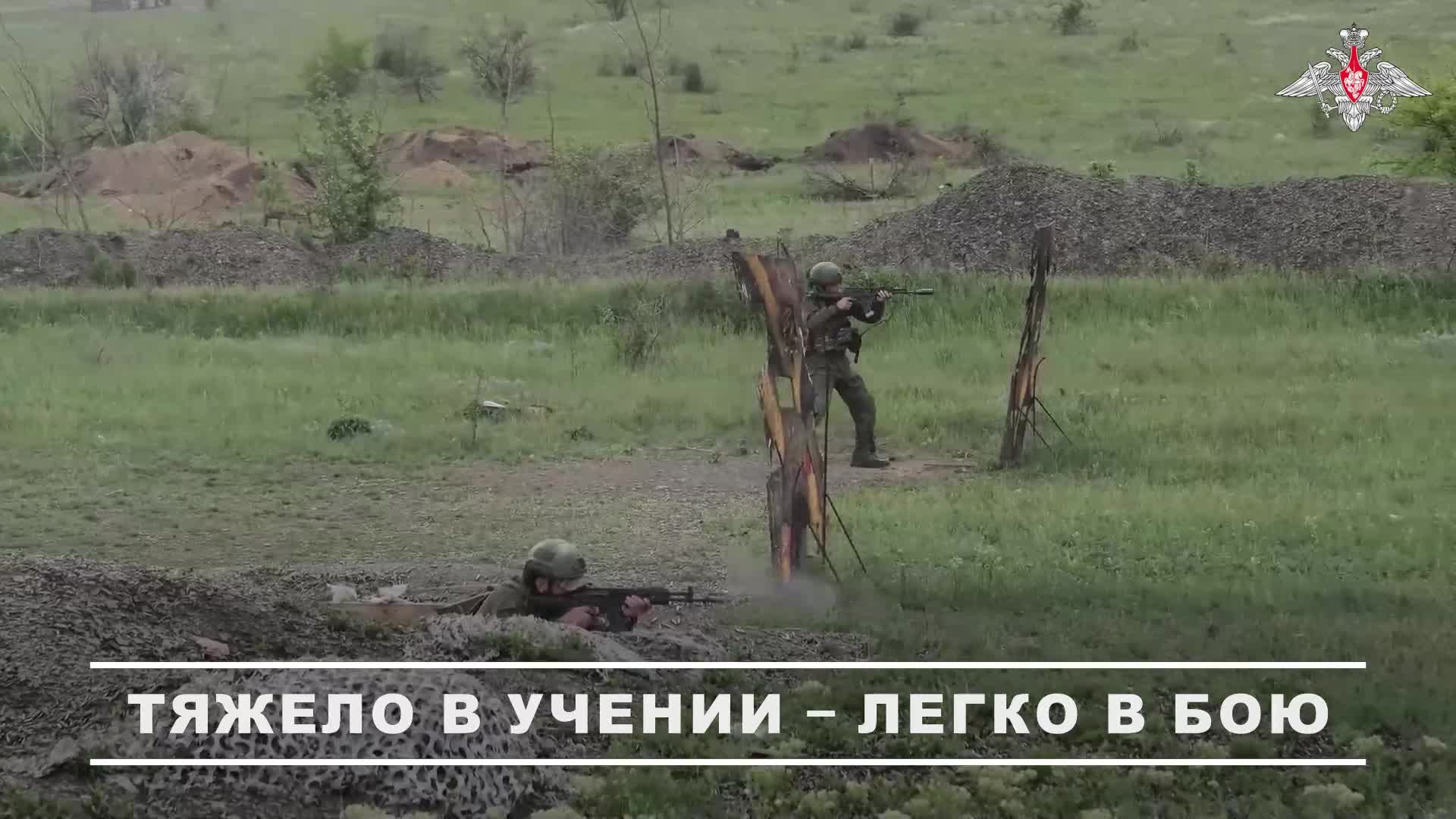 Военнослужащие группировки «Центр» отрабатывают штурмовые действия на полигоне в тыловом районе з...