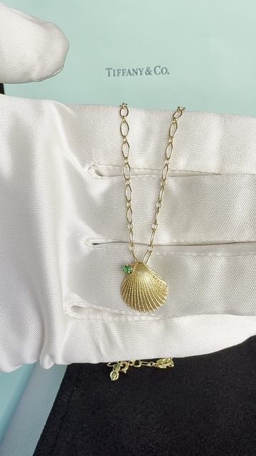 Подвеска Tiffany из желтого золота с одним изумрудом