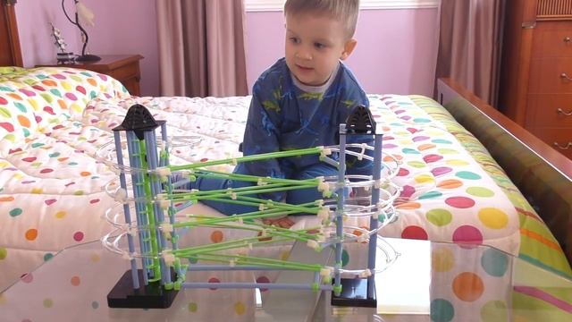 Рома и Диана ★ Шарики Мраморный Конструктор Распаковка игрушек Marble Maze Marble Run