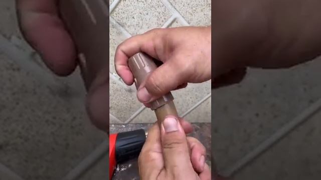 💦💪 Делаем СВОИМИ РУКАМИ отличный ИНСТРУМЕНТ для устранения ЗАСОРОВ в доме.mp4