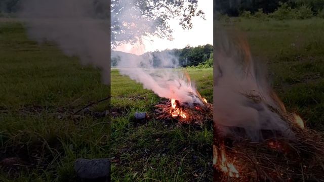 шаман разгоняет комаров