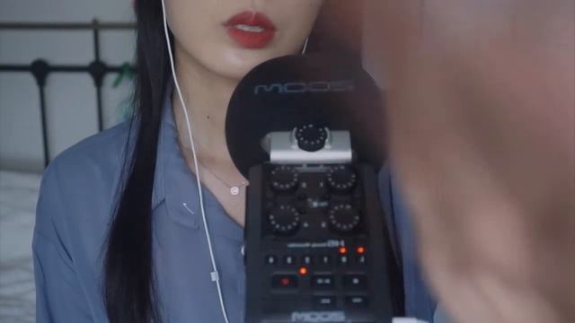 asmr wooyeon. Близкий шёпот, движения рук, звуки рта.