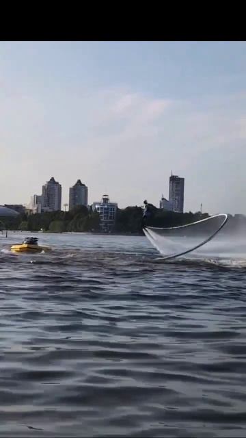 🤩 Сегодня в Екатеринбурге на акватории городского пруда проходят захватывающие соревнования