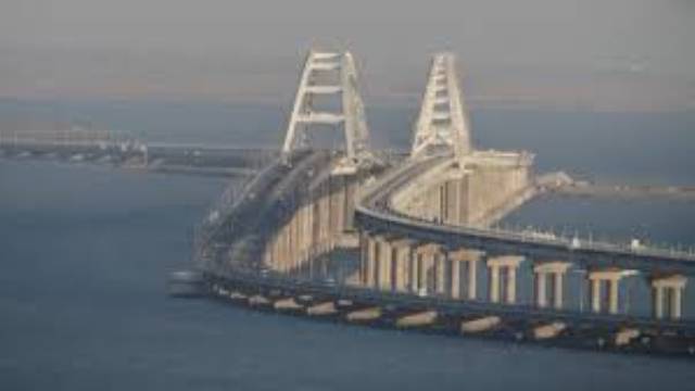 По Крымскому мосту снова пытались нанести удар