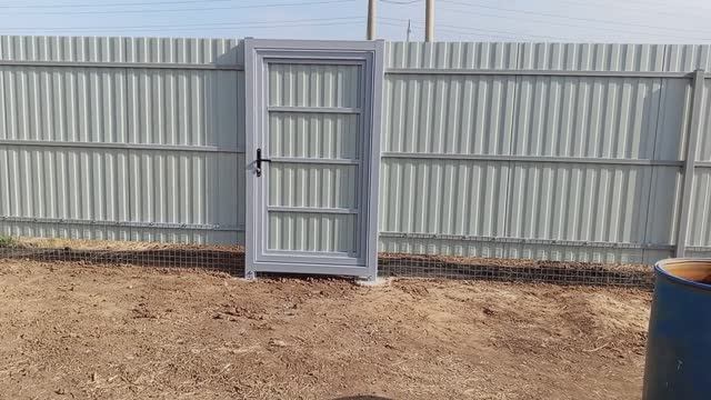 Сделал забор в посёлке Стругацкий .