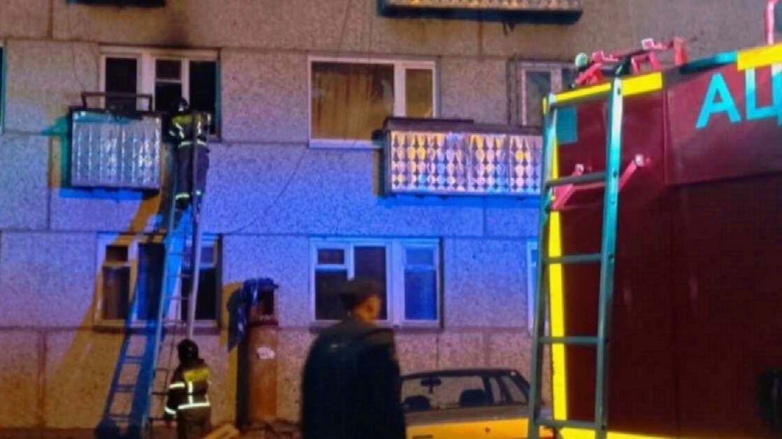 Пожилой мужчина погиб при пожаре в пятиэтажке в Иркутской области