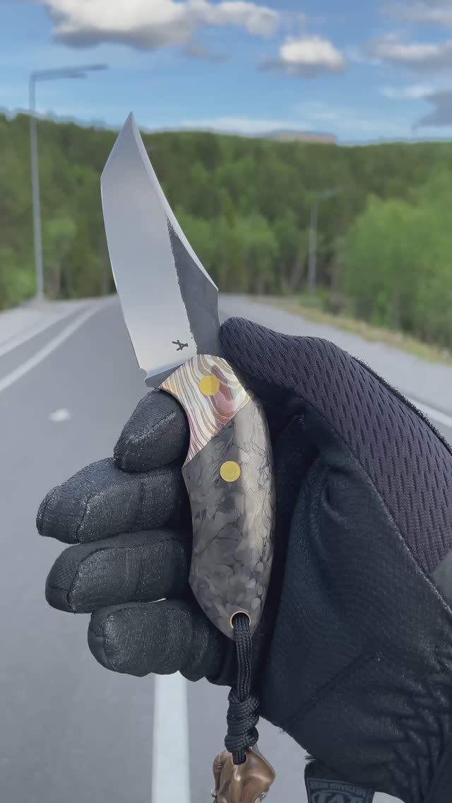 Нож MadCat от мастерской HardArt Knives.