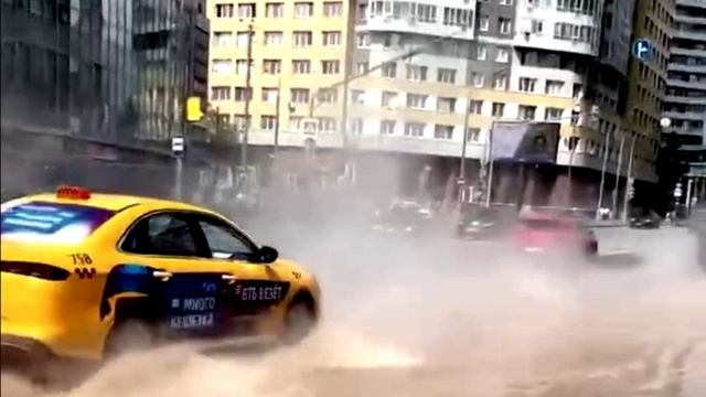 На улице Молодежная в Москве разлилась кипяченая вода