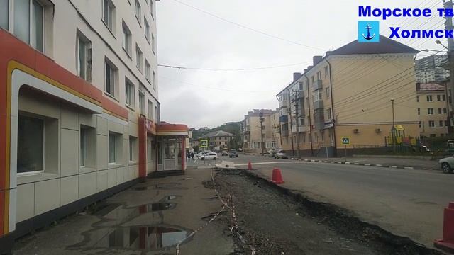 Деревья убрали с улицы Советской 71 города Холмск