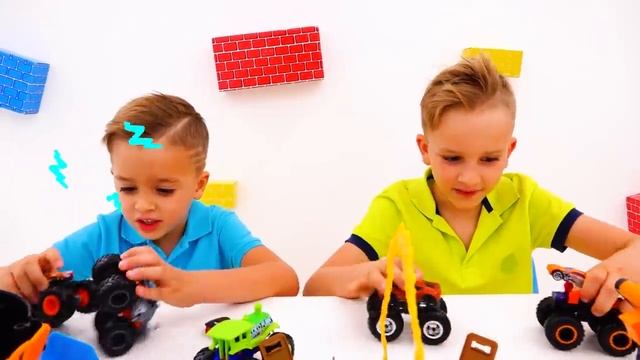 Влад Никита (Vlad Nikita) - Влад и Никита играют с игрушечными машинками   Hot Wheels Monster Trucks