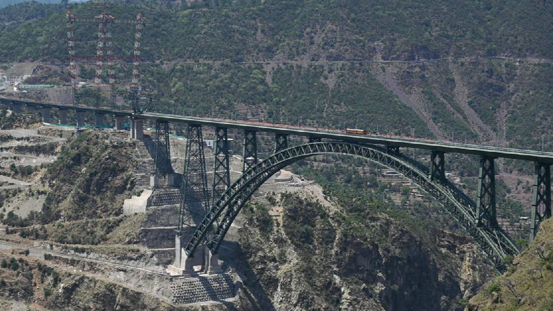 Премьер-министр Индии открыл самый высокий железнодорожный мост в мире