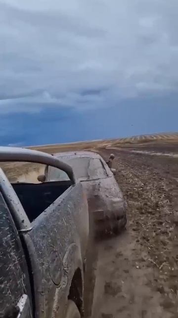 Попросил отбуксировать