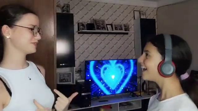 задаём друг другу вопросы в наушниках\\Ellada Star🎀🎀