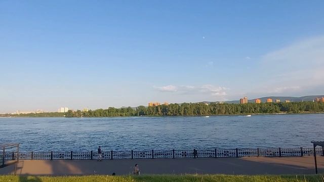 Район Стрелки.Строительство Храма.Храм в честь Свв.Праведных Иоакима и Анны.Набережная Енисея