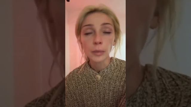 Настя Ивлеева со слезами на глазах извинилась за свою «голую вечеринку»