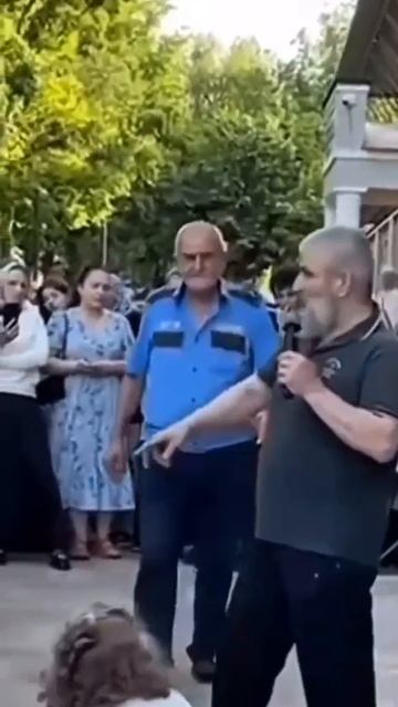 «Музыка харам, танцы харам»

В Дагестане радикал испортил детский праздник своей душнотой