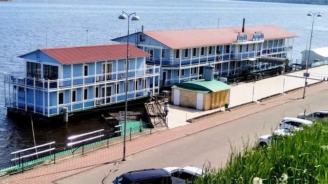 Утренняя прогулка по набережной. Кормим уточек.