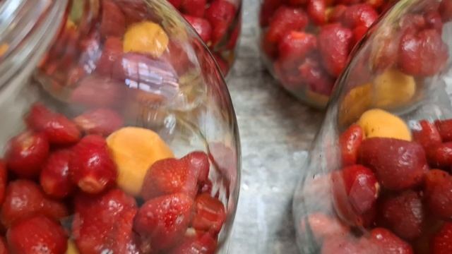Торопитесь, чтобы не упустить сезон клубники, мята, клубника, абрикосы-вкус лета!
