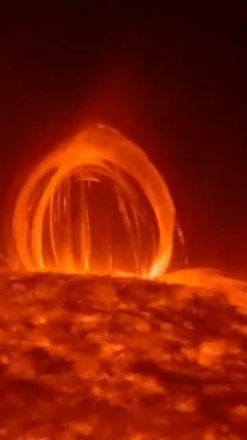 Это видео солнечного плазменного дождя размером больше Земли