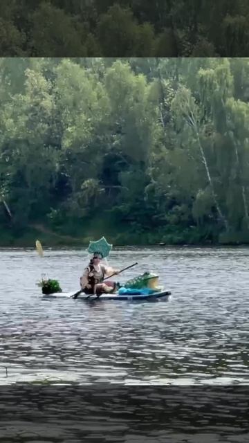В Серебряном Бору сегодня проходит SUP-карнавал в необычных костюмах 🏄♂️
