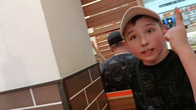 я с лёвой пошёл в Burger King