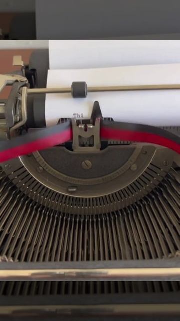 портативная пишущая машинка Underwood 1940-х годов выпуска