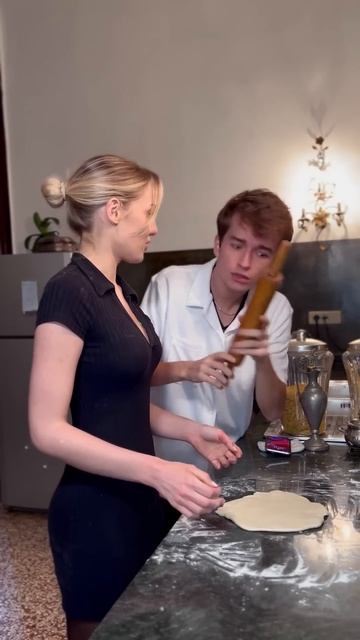 Готовлю пиццу со СКАЛКОЙ перед ИТАЛЬЯНЦЕМ 🤯