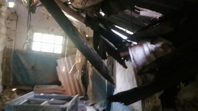 Заброшенный дом в старой деревне, что осталось