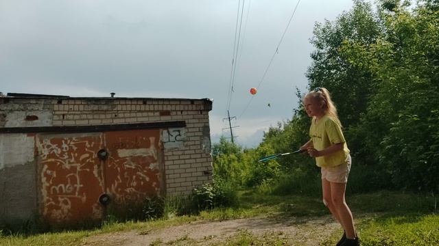 пытаюсь набить рекорд 52 раза ракеткой 🏸