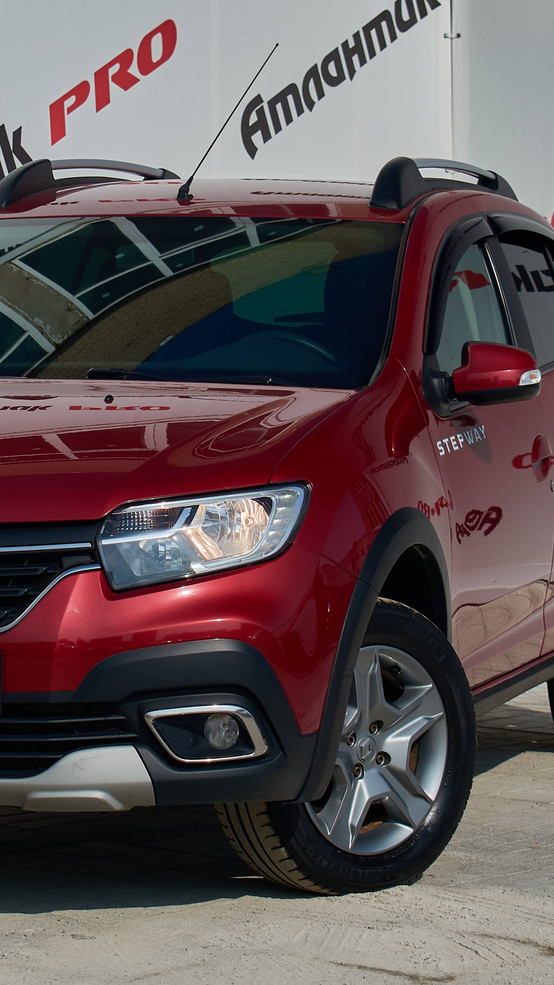 Обзор на Renault Sandero Stepway хетчбэк 5-дв. 1.6 AT  2018