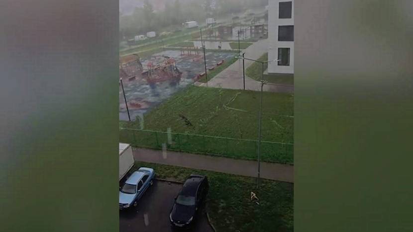 Ливень с градом обрушился на Подмосковье