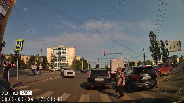 Ладно хоть оба тормозить умеют