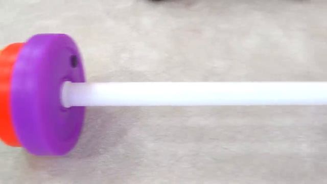 Рома и Диана - Диана и Рома играют с Папой в магазин - Аппарат с игрушками
