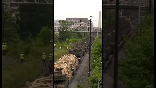 Танки, боевые машины и гаубицы прибыли в Вашингтон для участия в параде Трампа.