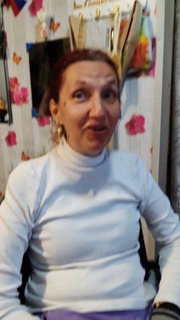 Соседка угостила Катю домашним тортом. Провожаем сестру домой