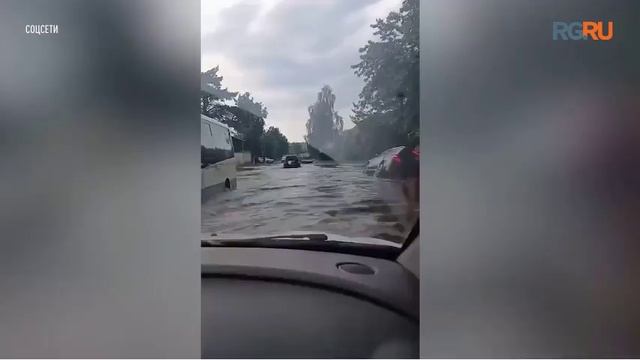 Дороги в Москве и Подмосковье затопило после сильного ливня