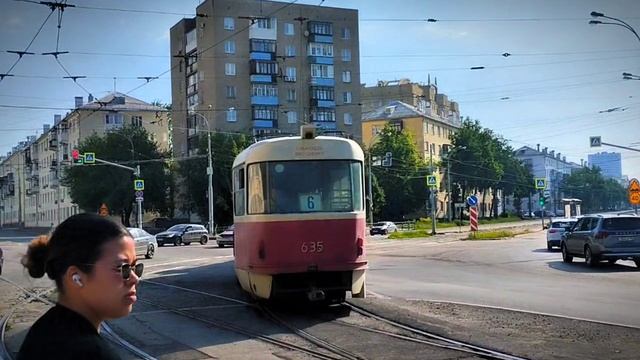 Проезд  трамвая Tatra T3SU 634 проекта 1970 года на остановке Лукиных, на 6 маршруте. Екатеринбург