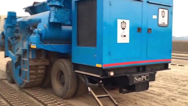 Индийский мобильный завод по производству кирпичей