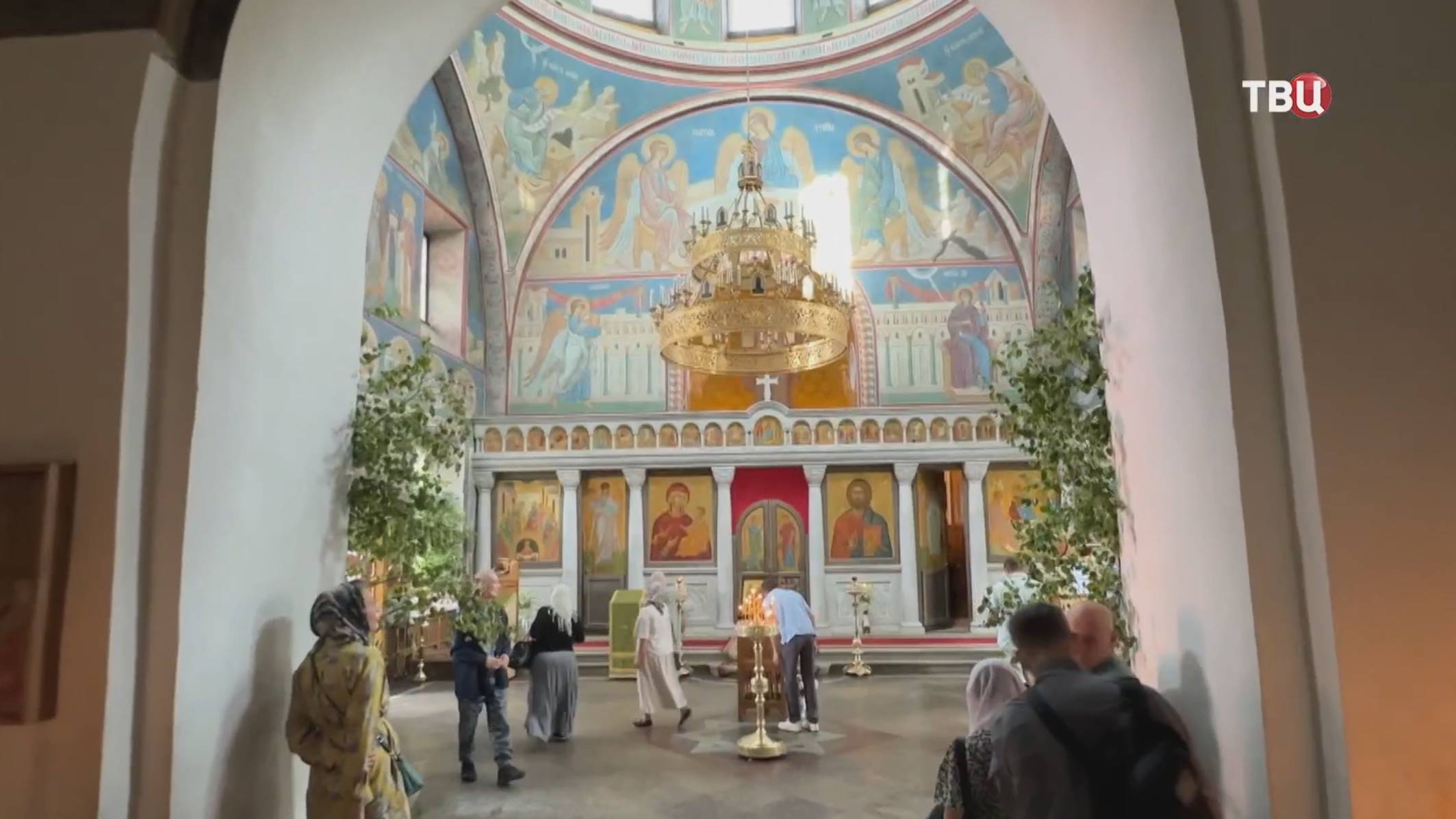 Православные христиане встречают Троицу / События на ТВЦ